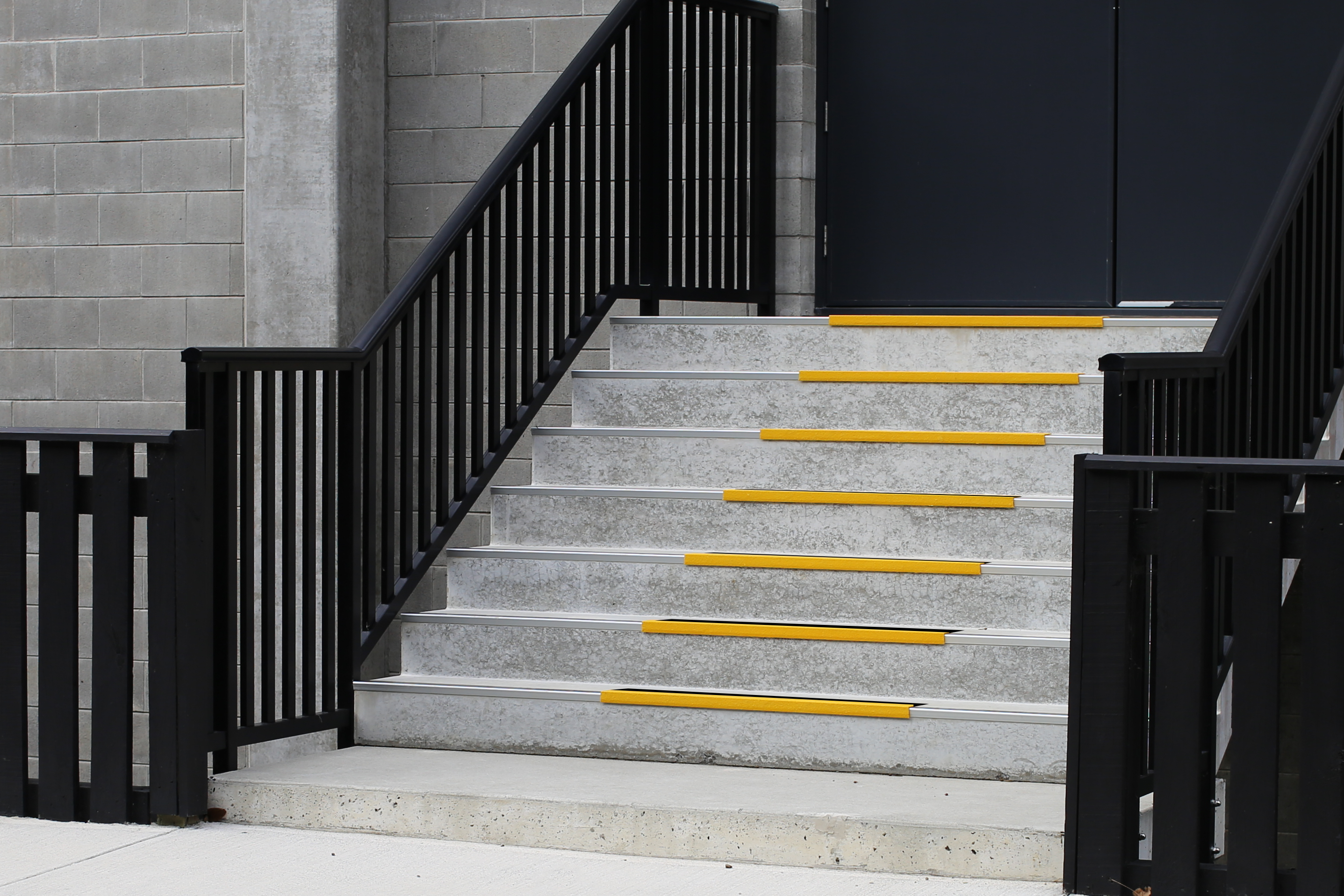 Stair Nosing Black/Yellow